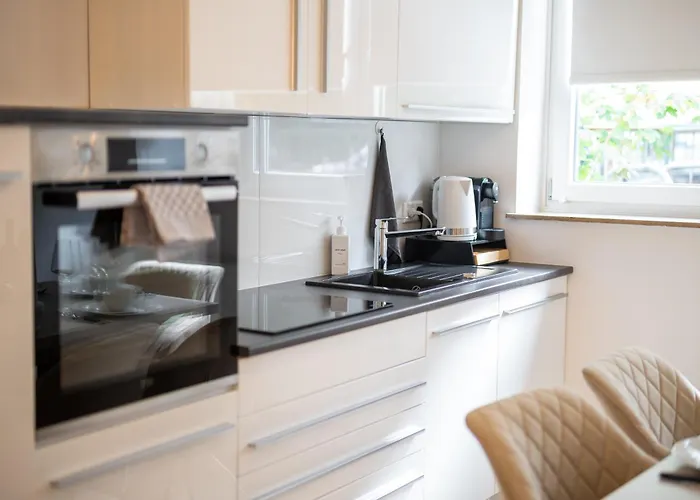 Am Tor - Zentral Im Viertel - Modern & Gross Apartment